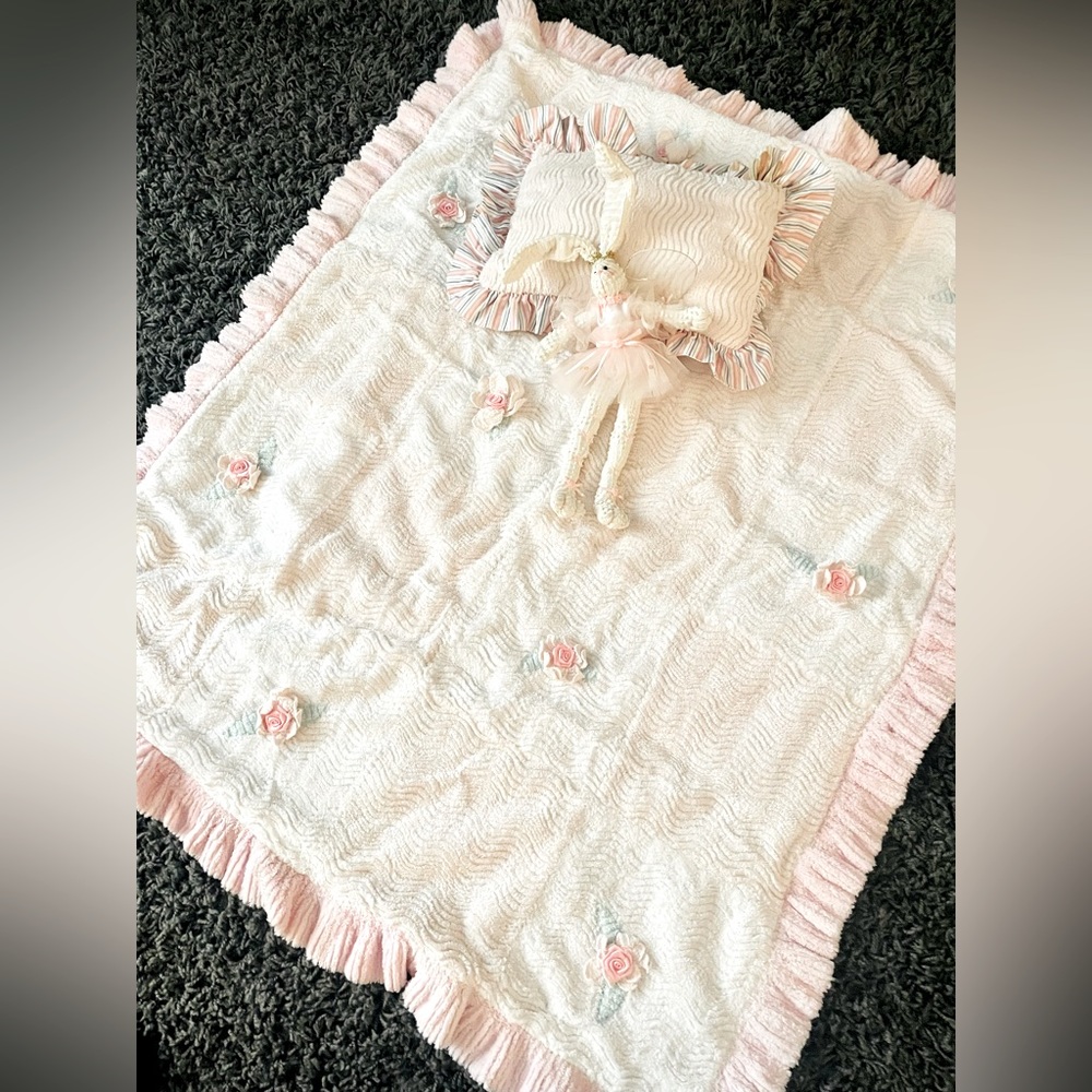 Beautiful vintage crib set